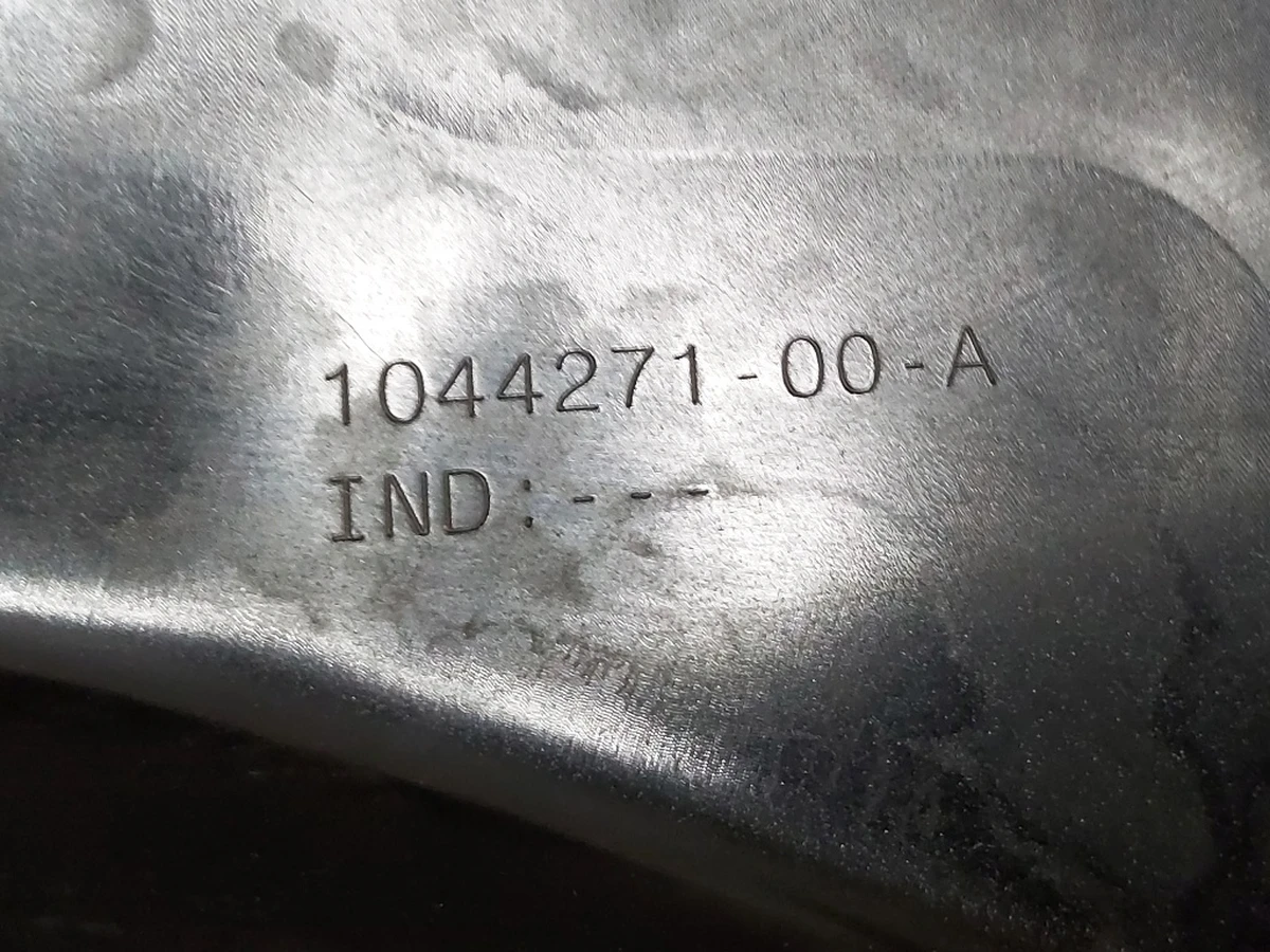 11 Колпак колесный (18 дюймов) б/в Tesla model 3 1044271-00-C