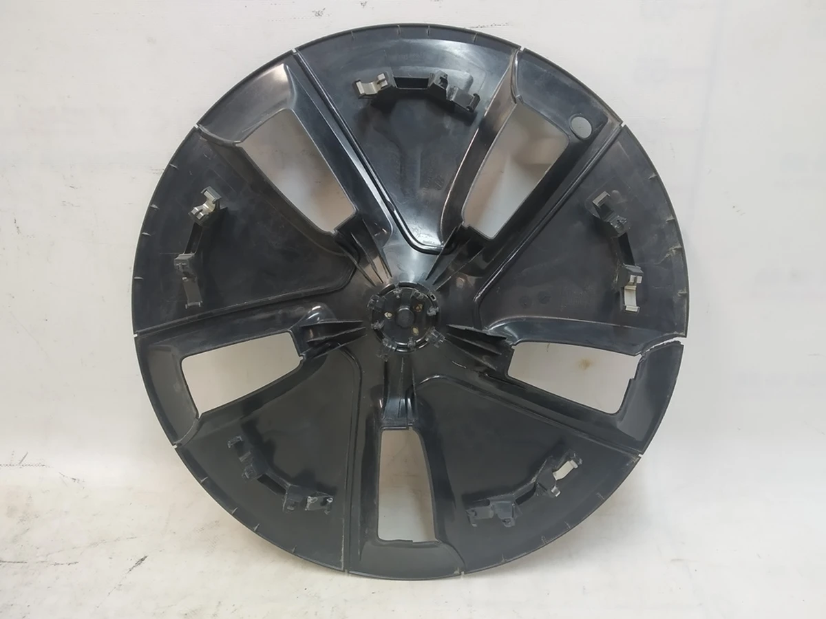 11 18 INCH AERO WHEEL CAP damaged second hand Tesla model 3 1044271-00-C