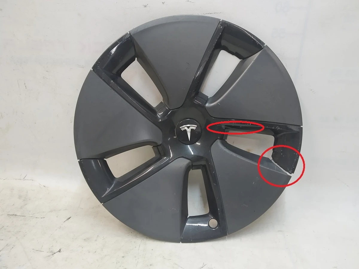 11 18 INCH AERO WHEEL CAP damaged second hand Tesla model 3 1044271-00-C