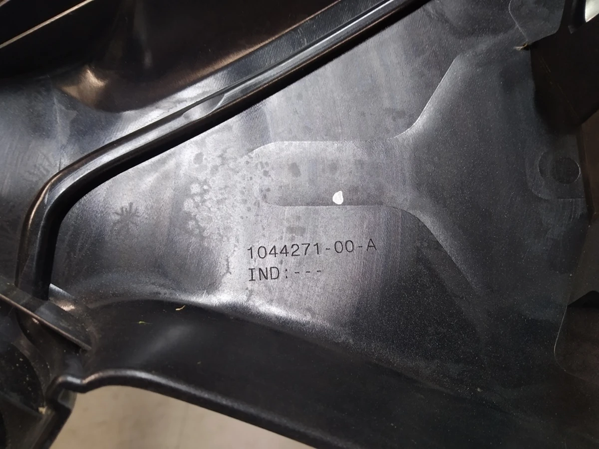 11 Ковпак колісний (18 дюймів) Б/У Tesla model 3 1044271-00-C