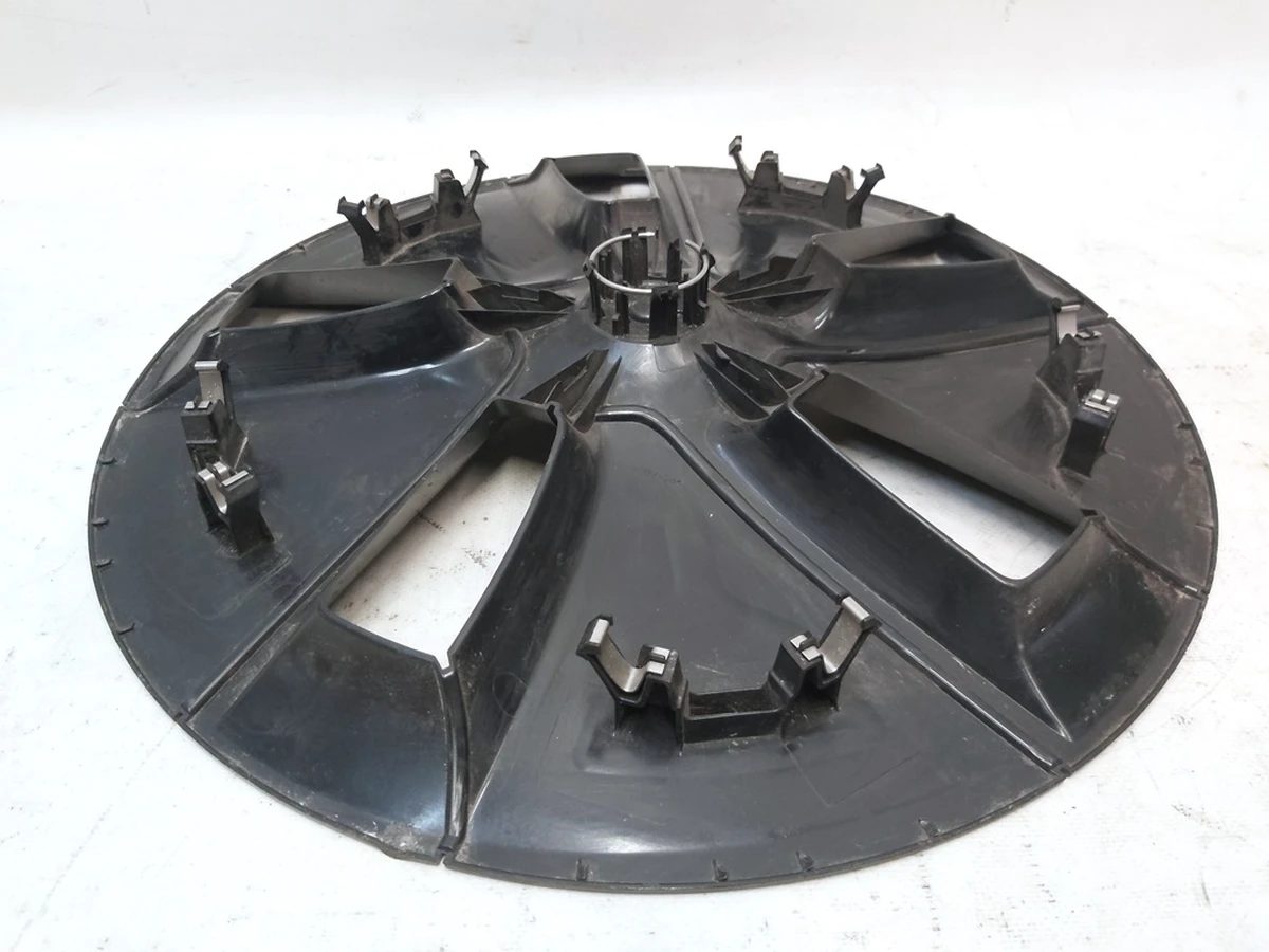 11 Ковпак колісний (18 дюймів) з пошкодженням Tesla model 3 1044271-00-C