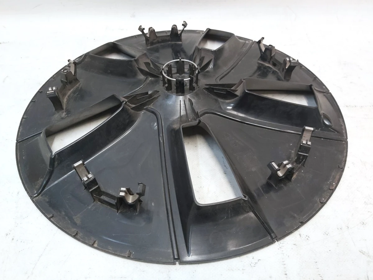 11 Ковпак колісний (18 дюймів) з пошкодженням Tesla model 3 1044271-00-C