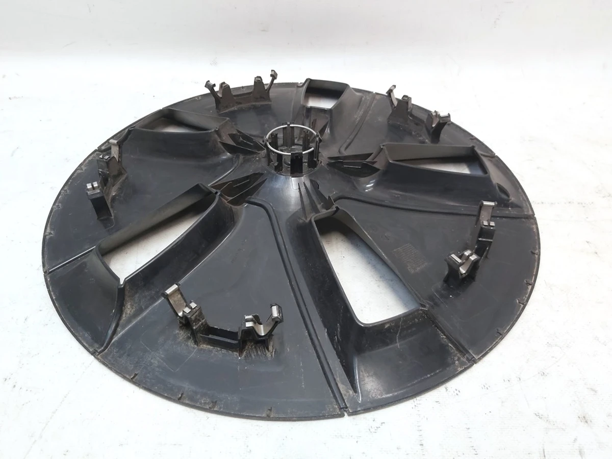 11 Колпак колесный (18 дюймов) с повреждением Tesla model 3 1044271-00-C
