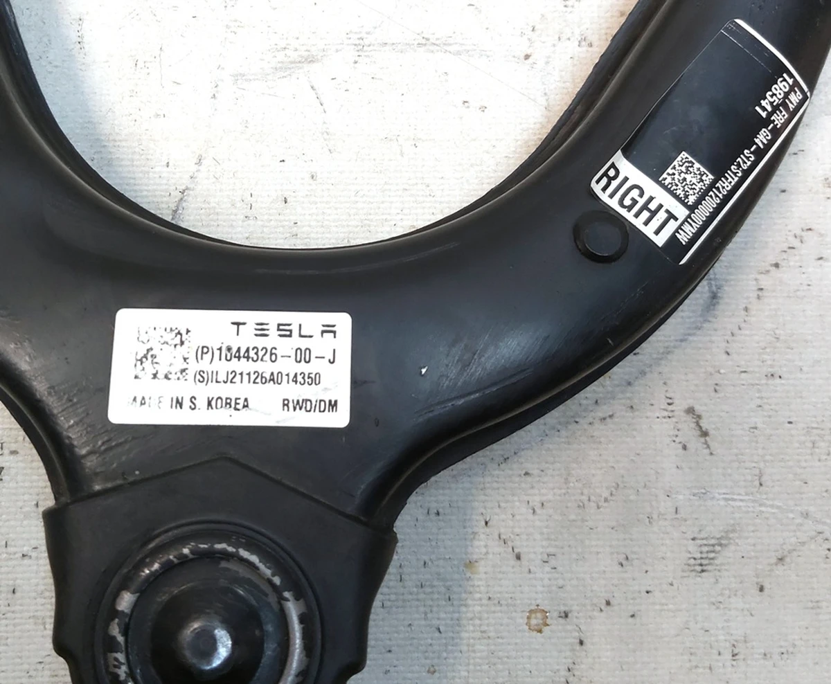 Рычаг верхний передний правый (подкова) RWD AWD Tesla Model 3, Model Y 1044326-00-J