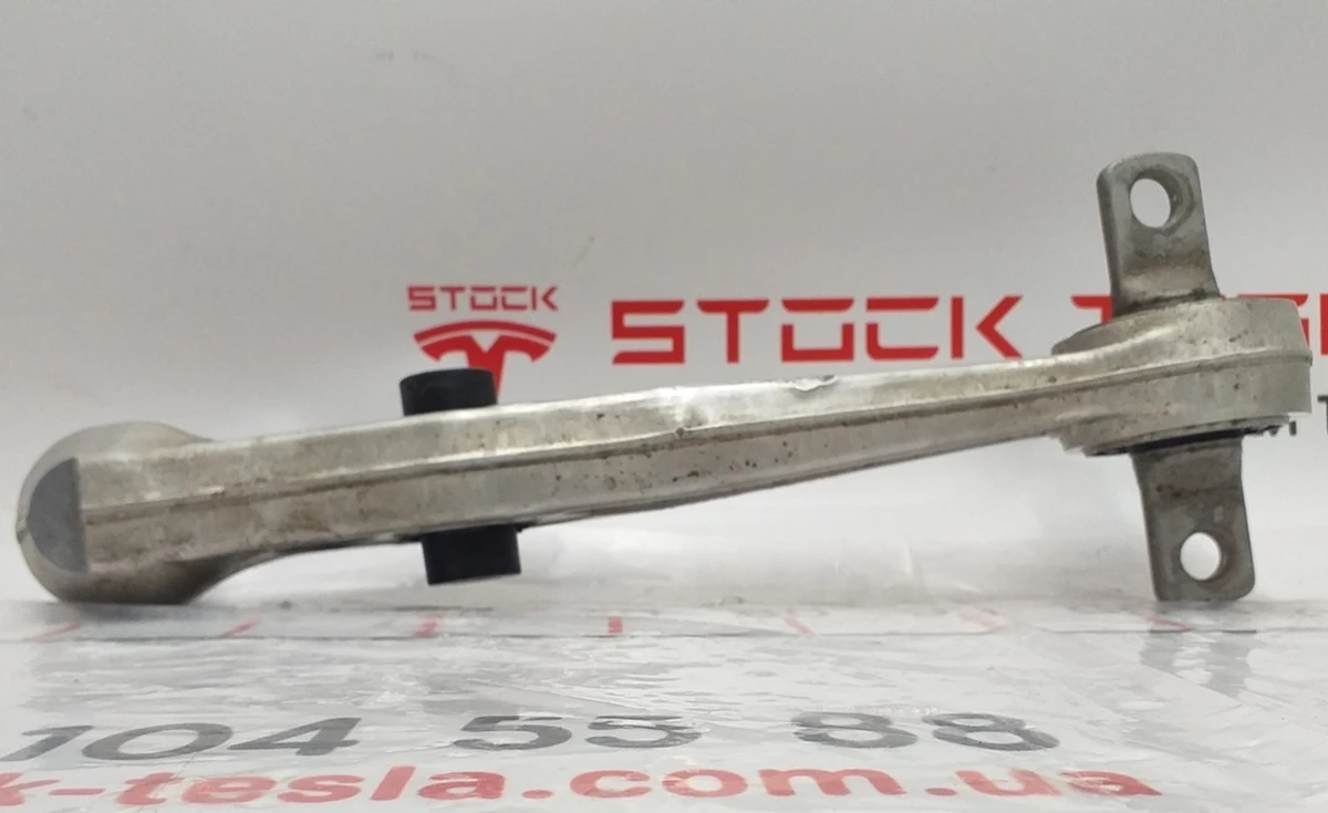 2 Lever front lower transverse left right with damage to the silent block Tesla model 3 1044341-00-D