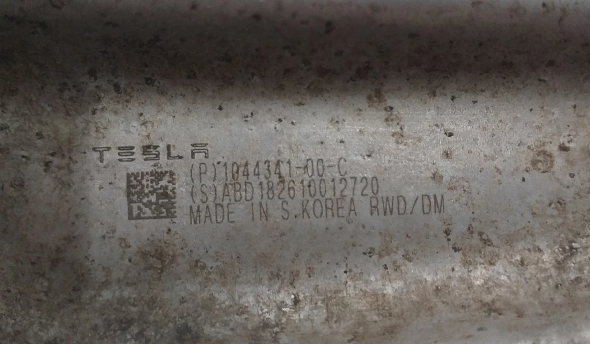 2 Lever front lower transverse left right with damage to the silent block Tesla model 3 1044341-00-D