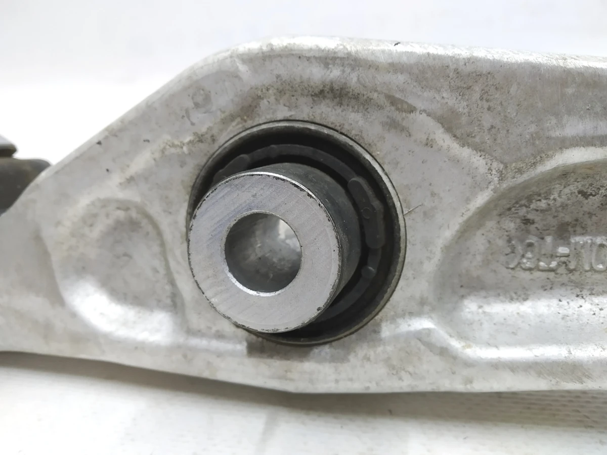 2 Right front lower transverse arm Tesla model 3 1044341-00-D