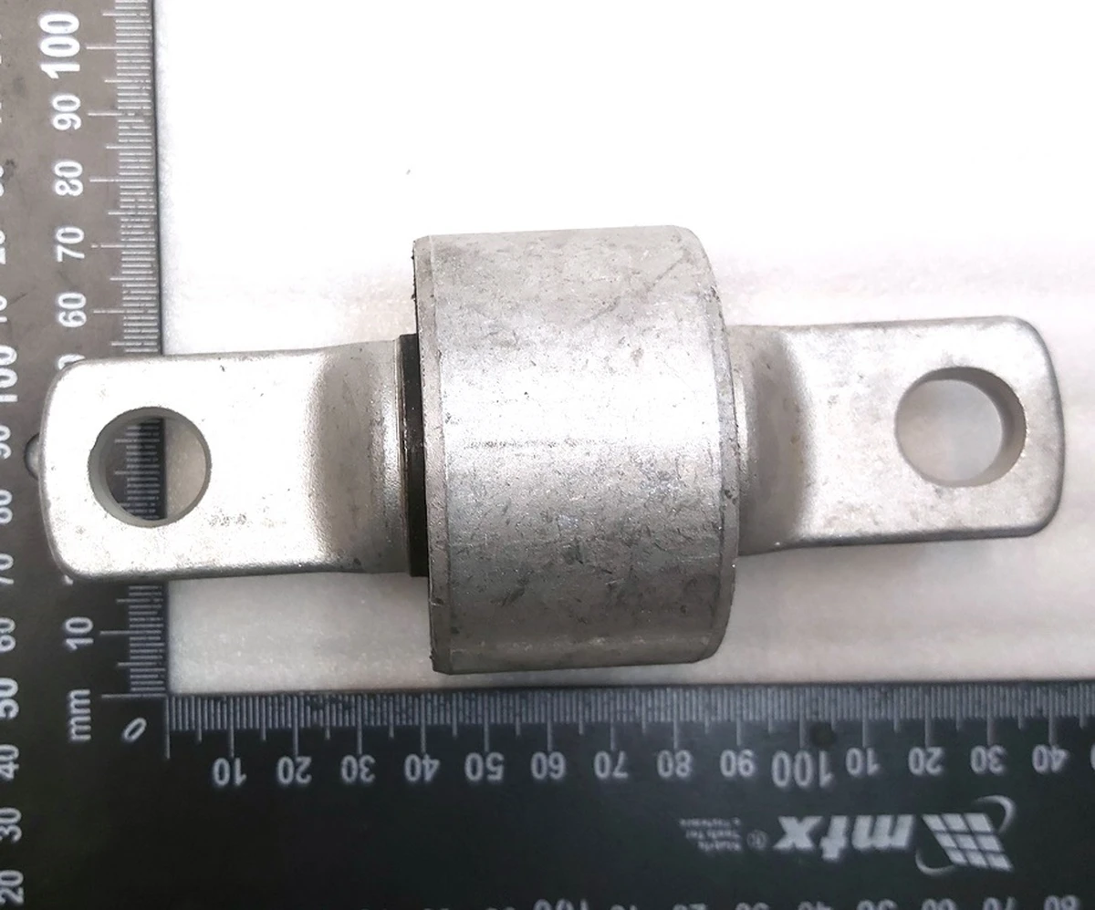 Сайлентблок важеля переднього нижнього поперечного 60 мм (метелик) Tesla model 3, model Y 1044341-00 1188341-00