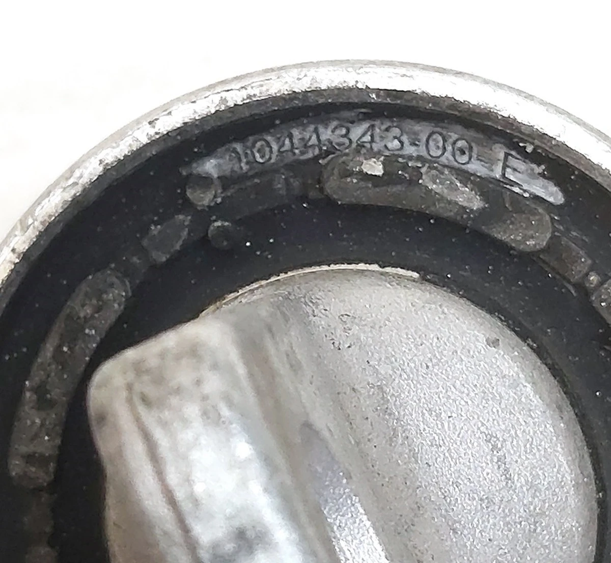 Сайлентблок важеля переднього нижнього поперечного 60 мм (метелик) Tesla model 3, model Y 1044341-00 1188341-00