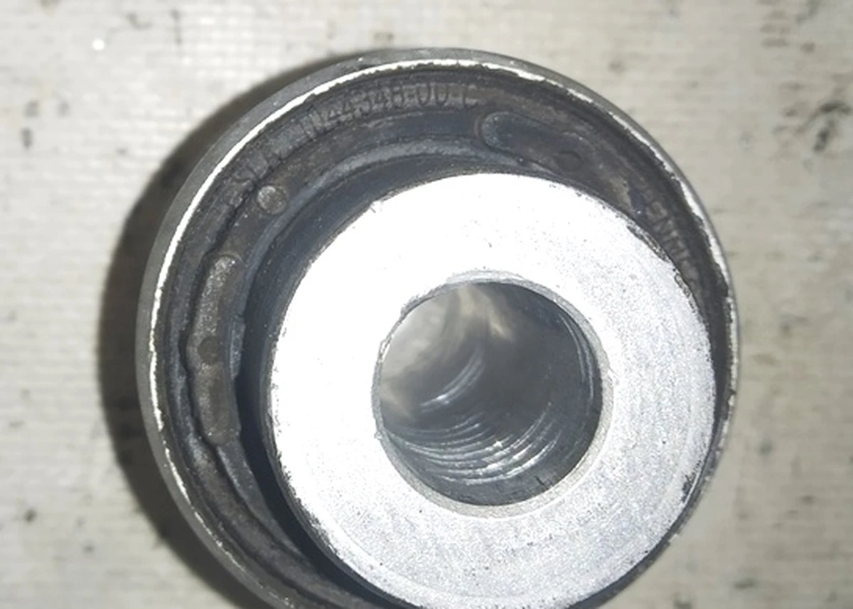 2 Сайлентблок рычага переднего нижнего поперечного 47mm Tesla Model 3, Model 3 Jan 2024, Model Y 1044341-00 1188341-00 1344341-10