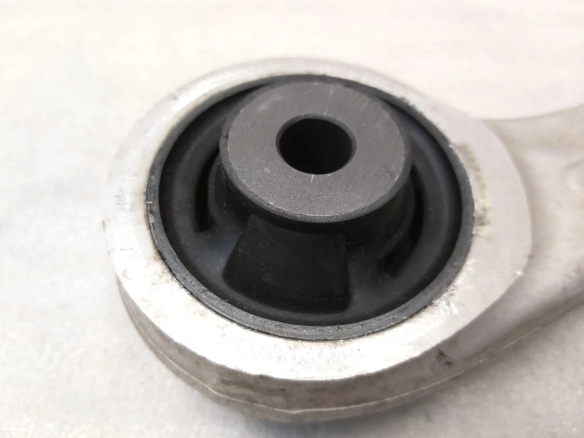 1 FRONT LOWER COMPLIANCE LINK ASSEMBLY - LEFT HAND Tesla model 3, model Y 1044354-00-A