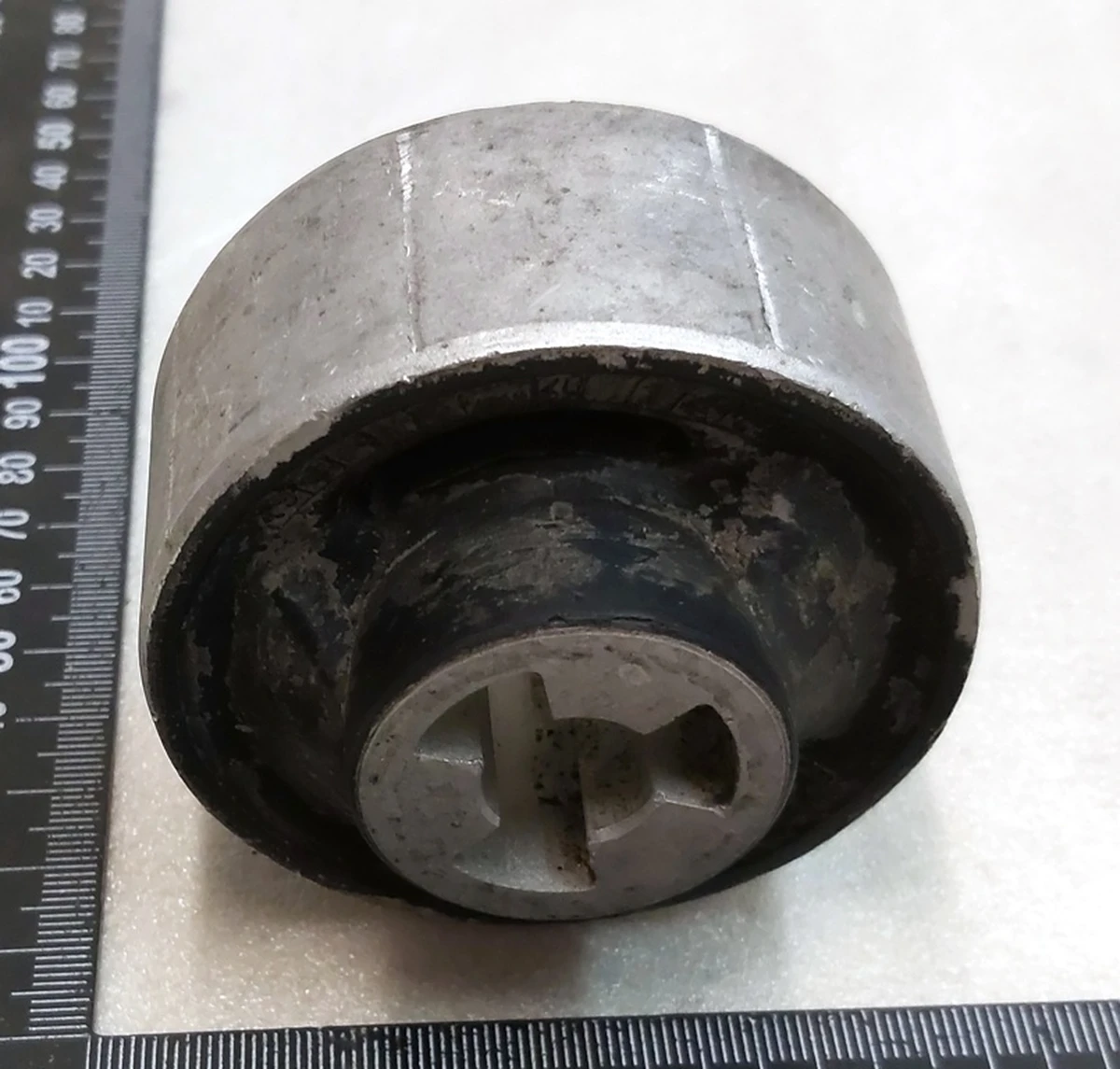 11 Сайлентблок рычага переднего нижнего поперечного (банана) 70mm Tesla model 3 1044354-1044359