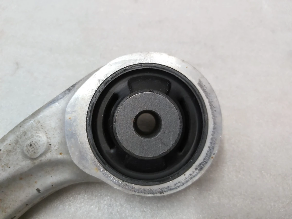 1 FRONT LOWER COMPLIANCE LINK ASSEMBLY - RIGHT HAND Tesla model 3, model Y 1044359-00-A