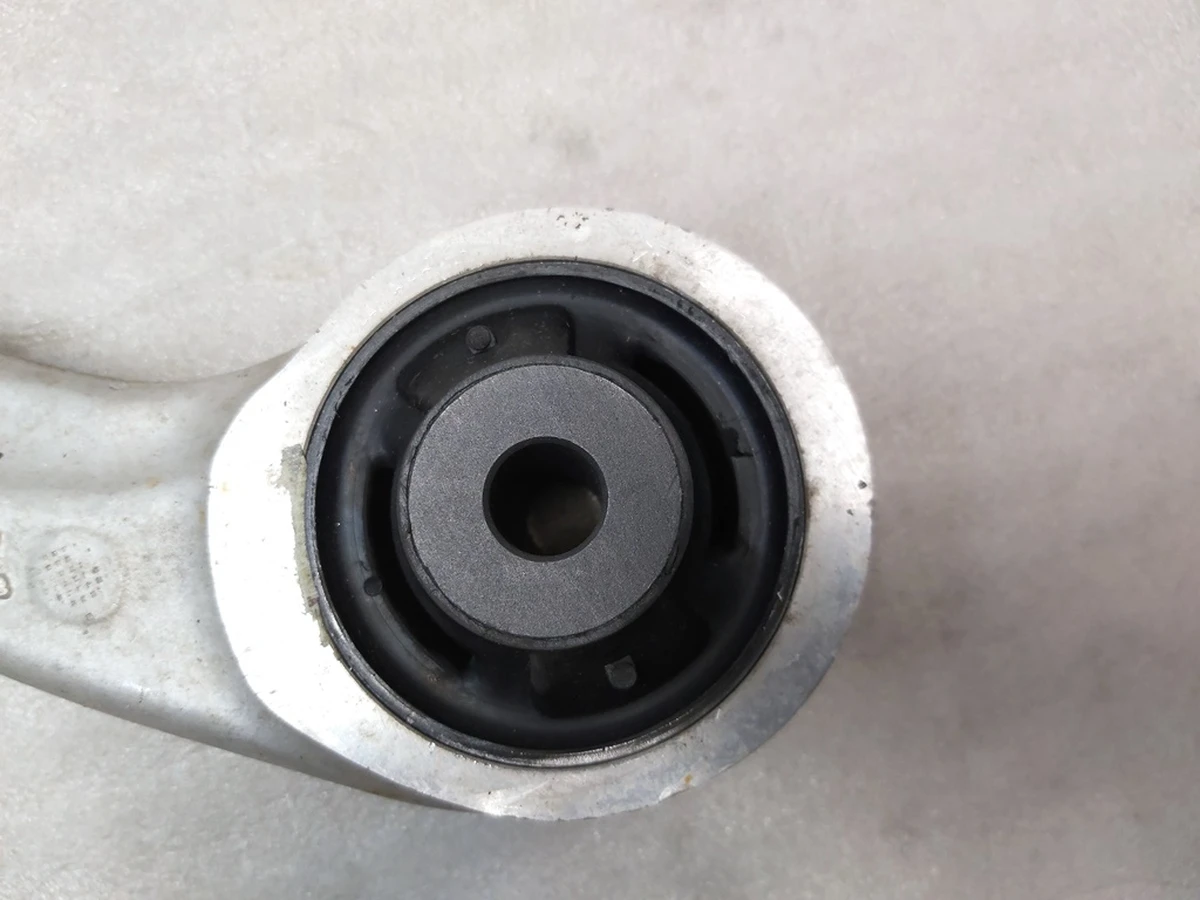 1 FRONT LOWER COMPLIANCE LINK ASSEMBLY - RIGHT HAND Tesla model 3, model Y 1044359-00-A