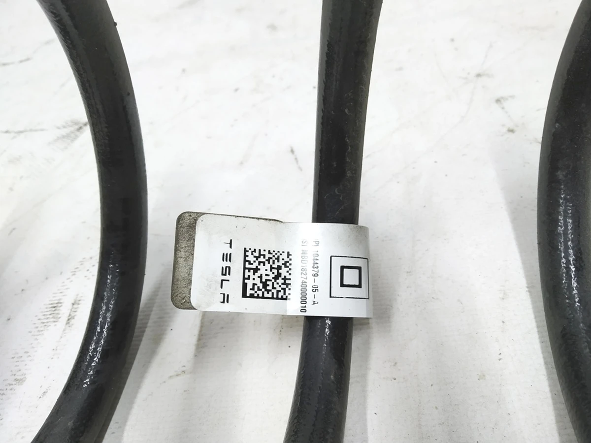 3 Пружина передня Е2 RWD Tesla model 3 1044379-05-A