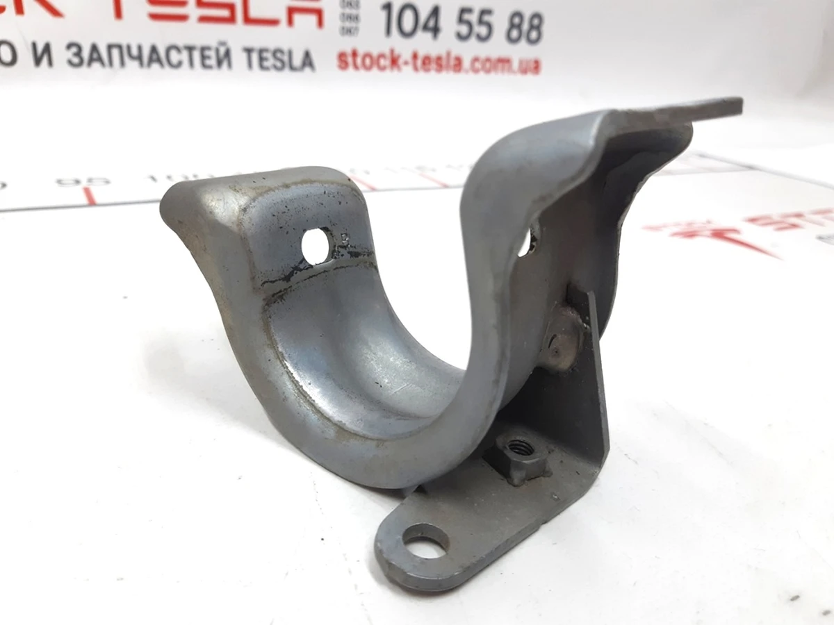 6 FR STABAR BUSH BRKT, LH 29mm Tesla model 3 1044383-00-B