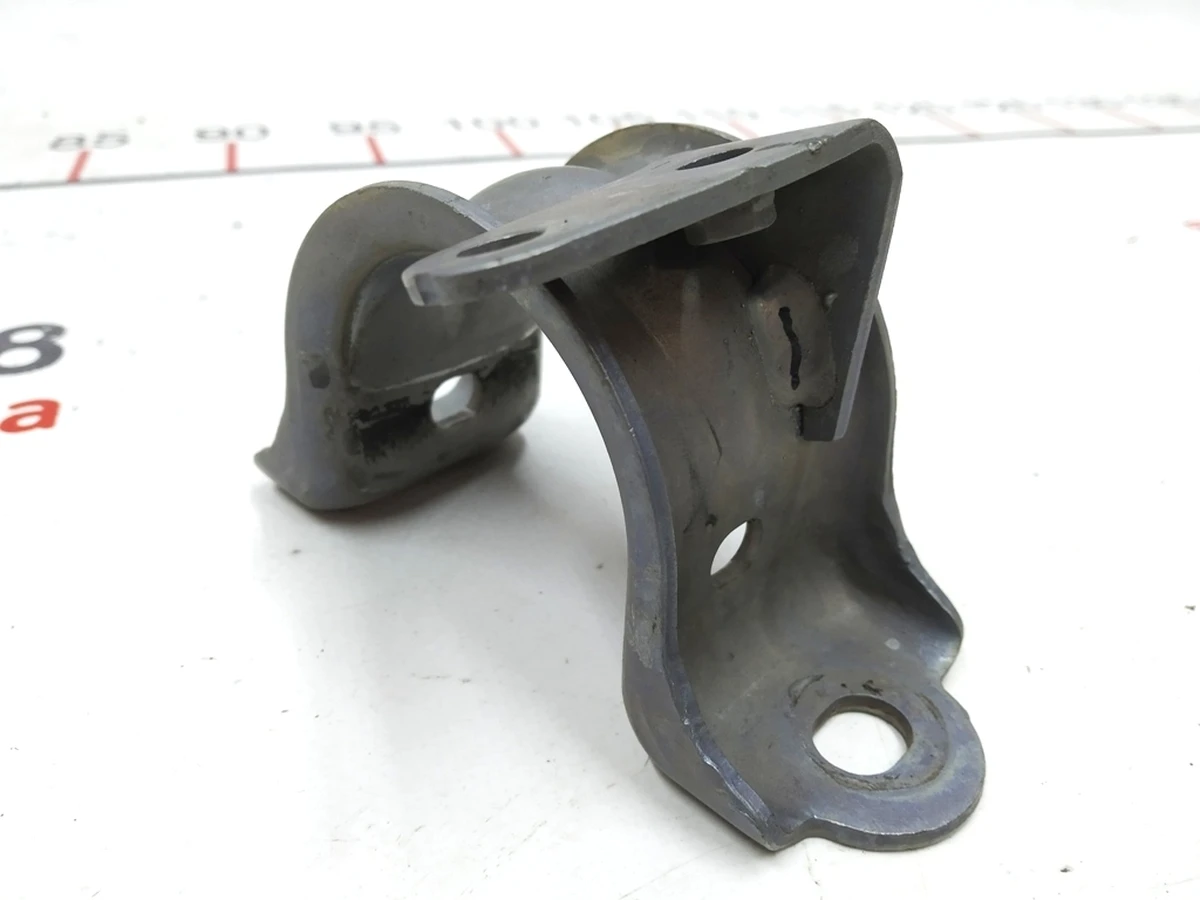 7 Кронштейн стабилизатора переднего правый 29мм Tesla model 3 1044388-00-B