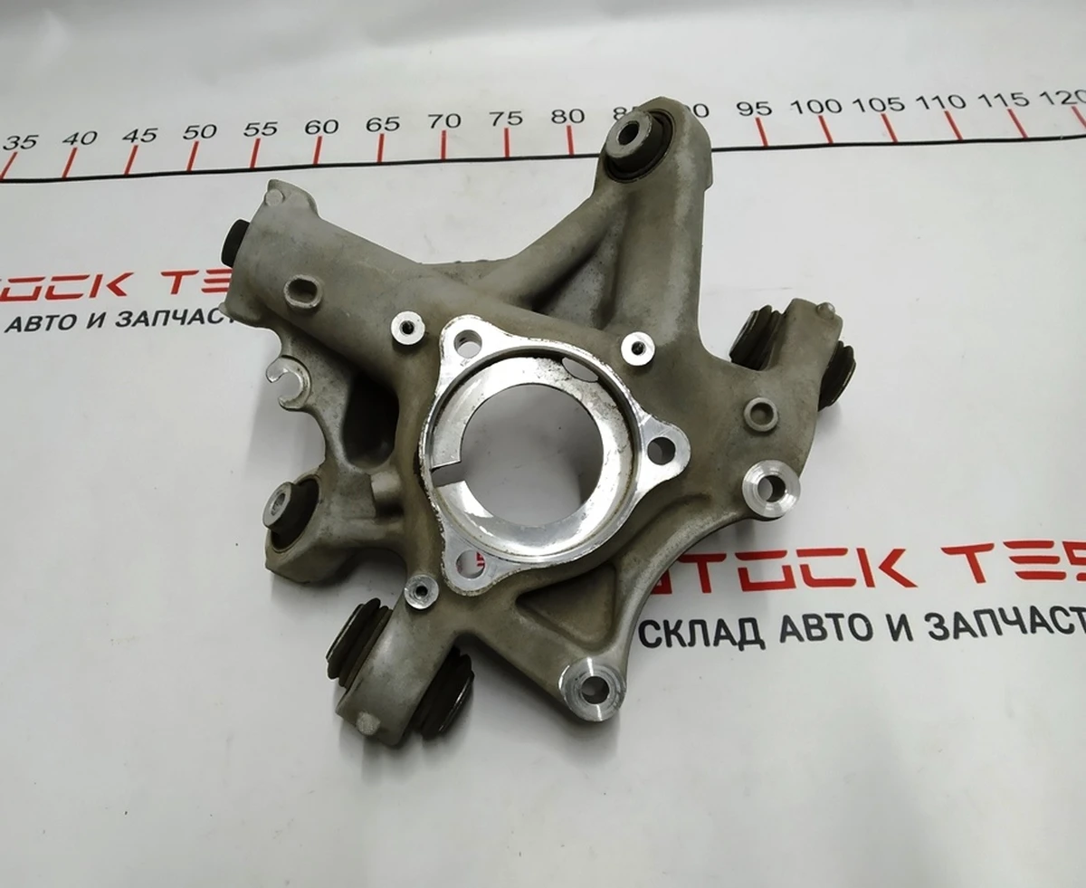 1 Кулак задній правий (цапфа) Tesla model 3 1044416-00-F