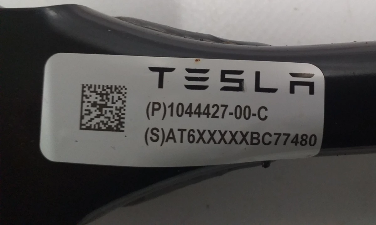3 Важіль задній верхній поздовжній лівий правий Tesla model 3 1044427-00-C
