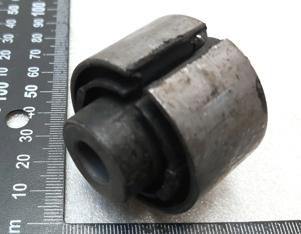 Сайлентблок кулака заднего (цапфы) d44(25)mm h48(26)mm (1044431-00-H) Tesla model 3, model Y 1044435-00-A