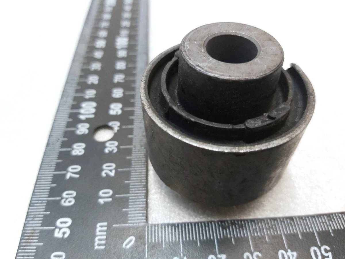 Сайлентблок кулака заднего (цапфы) d44(25)mm h48(26)mm (1044431-00-H) Tesla model 3, model Y 1044435-00-A