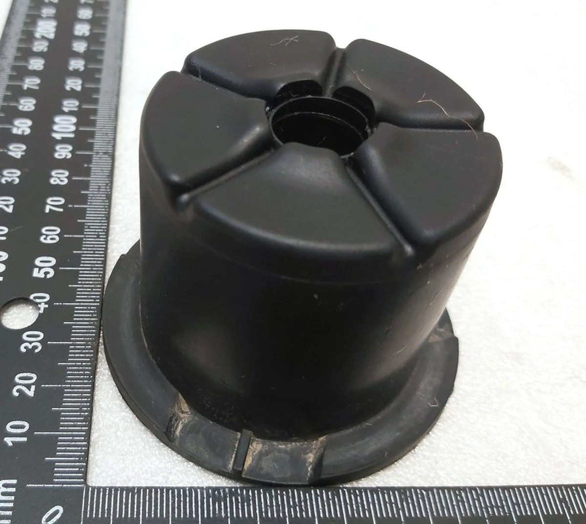 1 Склянка пильника амортизатора (пластмаса) переднього Tesla Model 3 1044461-01-E