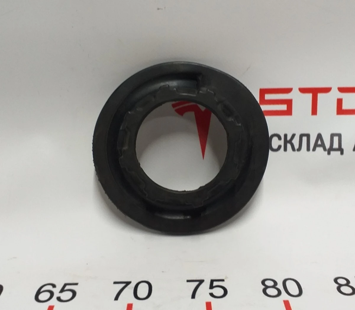 2 Манжет верхній (гумовий) пружини задньої Tesla Model 3, Model 3 Jan 2024, Model Y 1044475-00-E