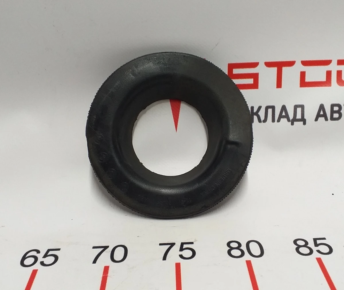 2 Манжет верхній (гумовий) пружини задньої Tesla Model 3, Model 3 Jan 2024, Model Y 1044475-00-E