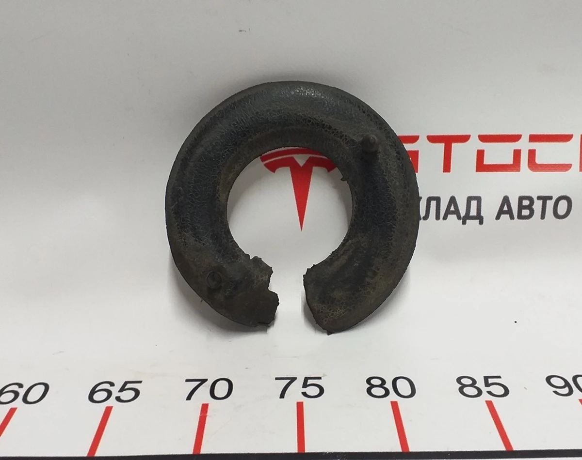 4 Манжет нижній (гумовий) пружини задньої Tesla Model 3, Model 3 Jan 2024, Model Y 1044479-00-E