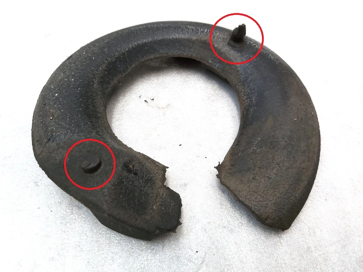 4 REAR SPRING LOWER ISOLATOR (with damage) Tesla Model 3, Model 3 Jan 2024, Model Y 1044479-00-E