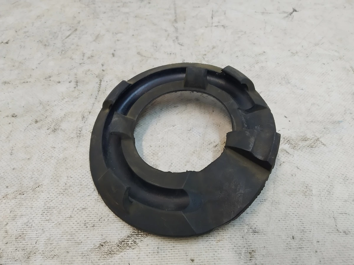 4 Манжет нижній (гумовий) пружини задньої (з пошкодженням) Tesla Model 3, Model 3 Jan 2024, Model Y, Model Y Feb 2025 1044479-00-E