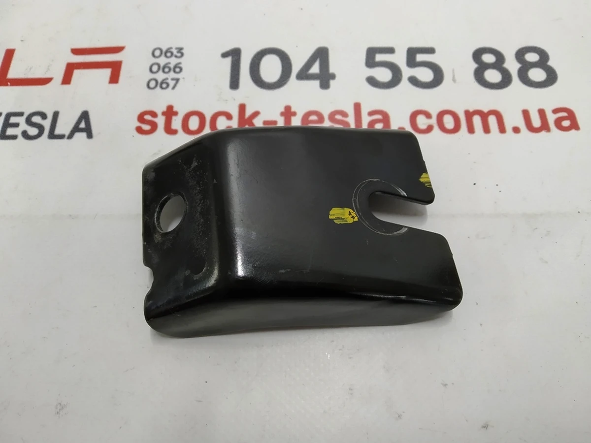 1 Кронштейн крепления переднего подрамника к лонжерону левый RWD AWD Tesla model 3 1044521-00-N