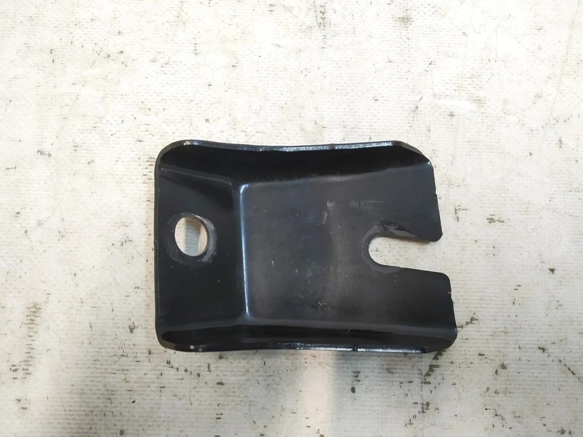 1 Кронштейн кріплення переднього підрамника до лонжерона правий Tesla Model 3, Model Y 1044531-00-C