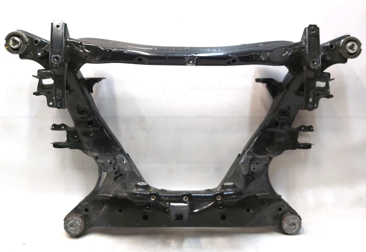 1 Подрамник задний со следами коррозии на сайлентблоках Tesla Model 3 1044575-00-F