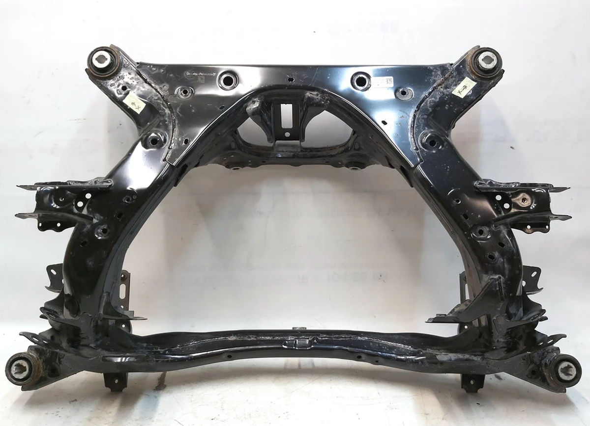 1 Подрамник задний со следами коррозии на сайлентблоках Tesla Model 3 1044575-00-F