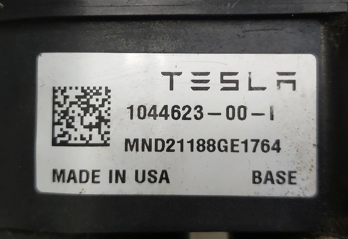 8 Суппорт тормозной задний левый MANDO без тормозных колодок Tesla Model 3, Model 3 Jan 2024, Model Y 1044623-00-J