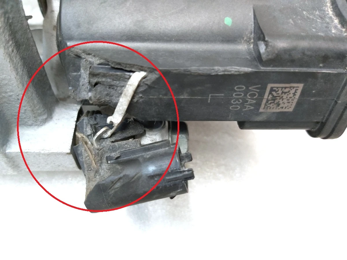 8 REAR BRAKE CALIPER WITHOUT PADS - BASE - LEFT HAND with damage Tesla Model 3, Model 3 Jan 2024, Model Y 8008206-00-B