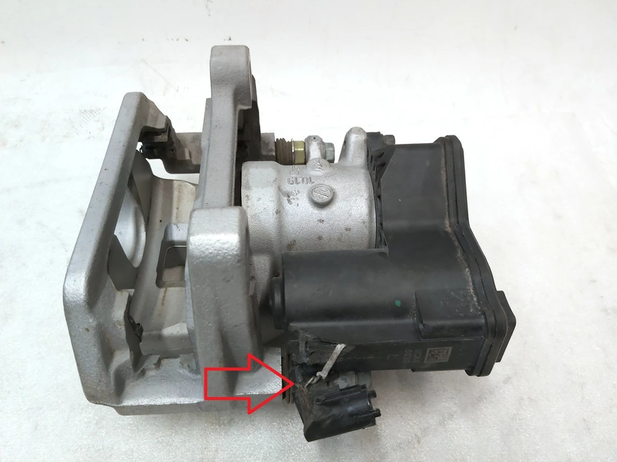 8 REAR BRAKE CALIPER WITHOUT PADS - BASE - LEFT HAND with damage Tesla Model 3, Model 3 Jan 2024, Model Y 8008206-00-B