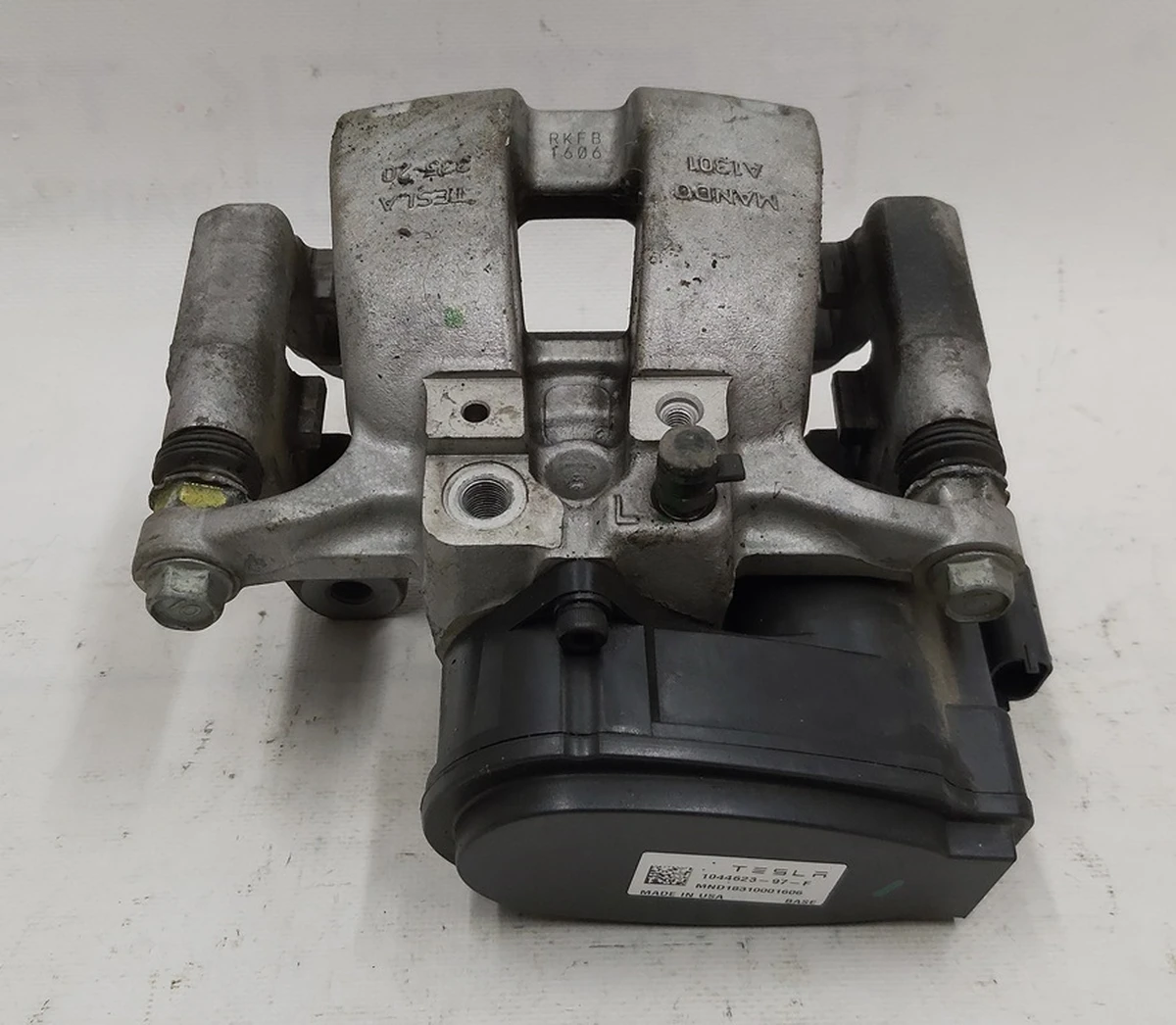 5 Супорт гальмівний задній лівий MANDO без гальмівних колодок Tesla model 3 1044623-00-H