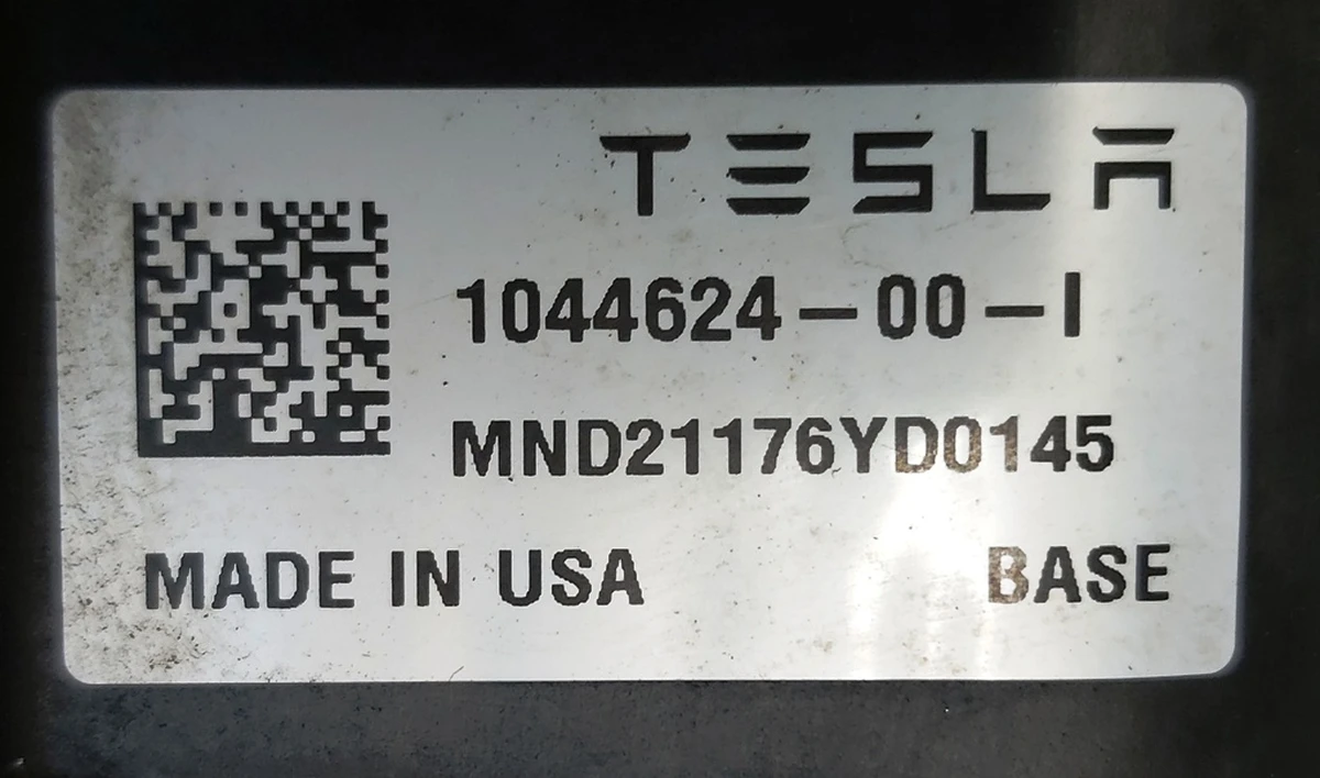 8 Суппорт тормозной задний правый MANDO без тормозных колодок Tesla Model 3, Model 3 Jan 2024, Model Y 1044624-00-J 8008214-00-B