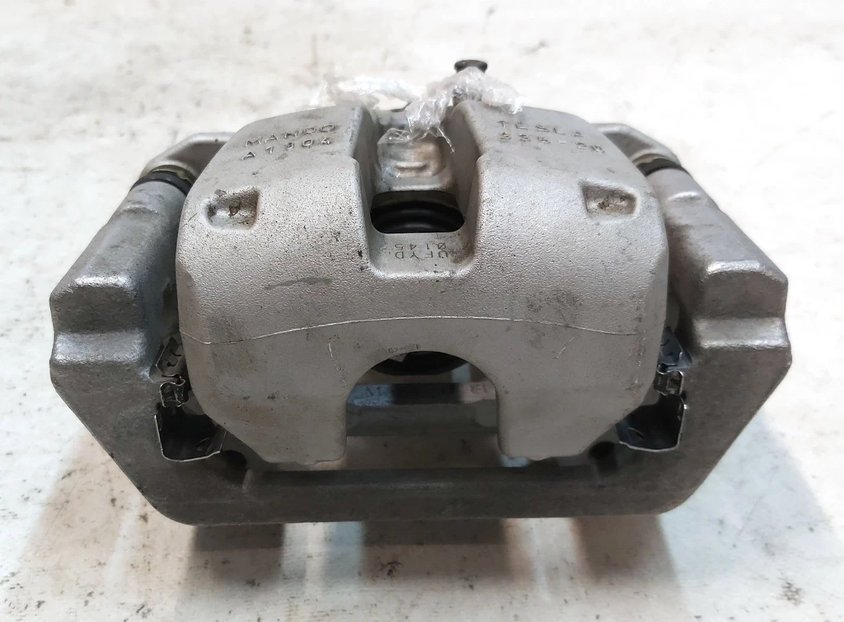 8 Суппорт тормозной задний правый MANDO без тормозных колодок Tesla Model 3, Model 3 Jan 2024, Model Y 1044624-00-J 8008214-00-B