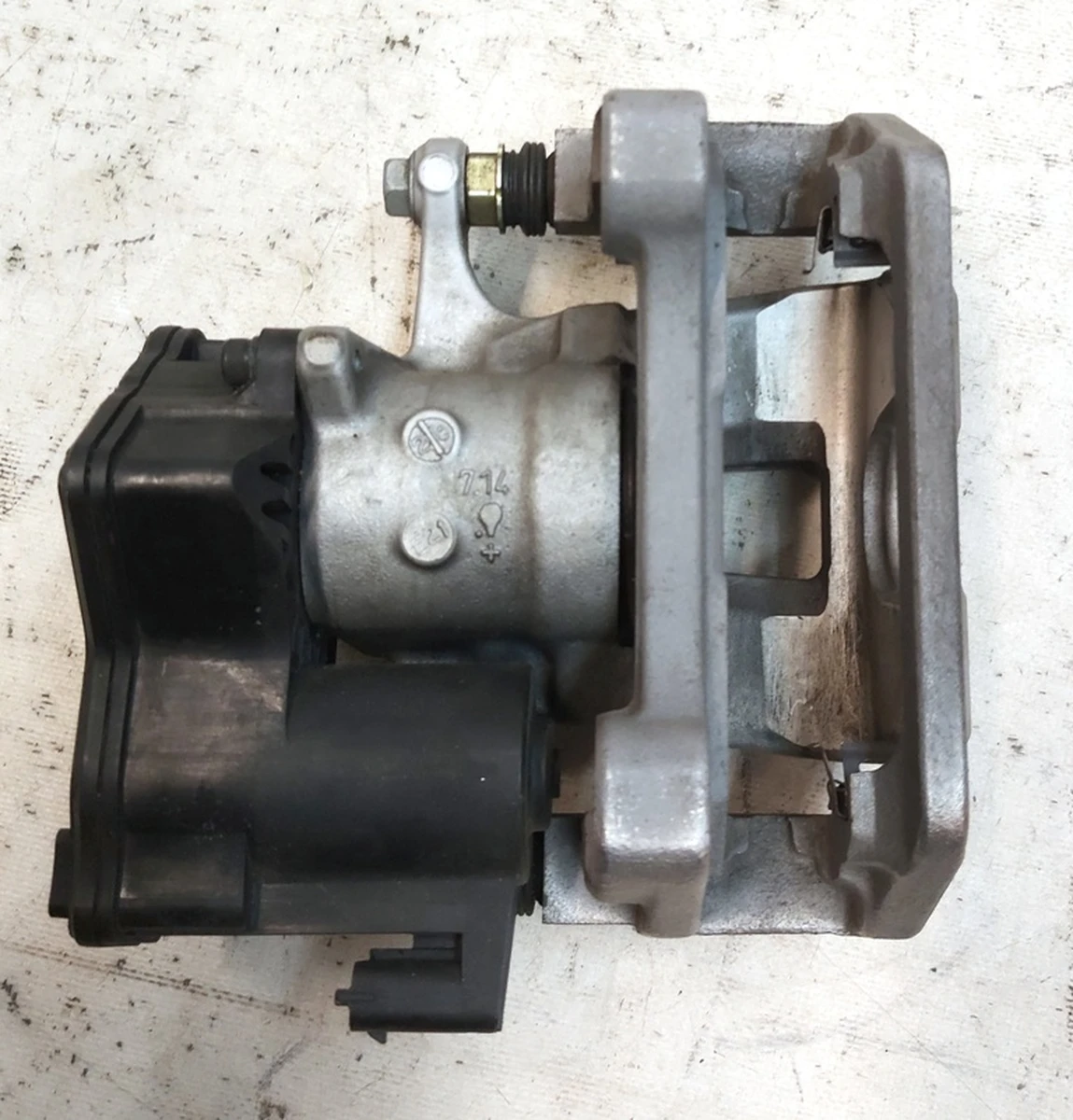 8 Суппорт тормозной задний правый MANDO без тормозных колодок Tesla Model 3, Model 3 Jan 2024, Model Y 1044624-00-J 8008214-00-B