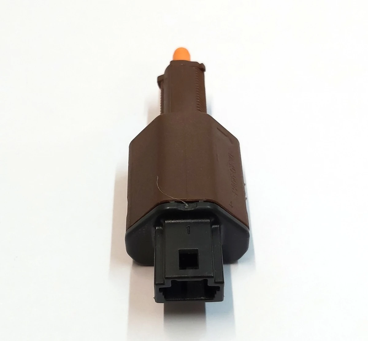 2 Brake switch with oxidation marks Tesla Model 3, Model Y 1044681-00-B