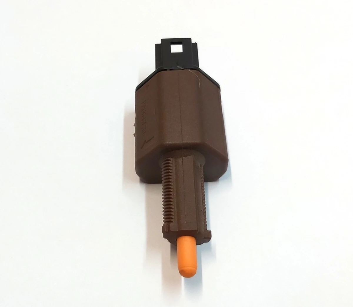 2 Brake switch with oxidation marks Tesla Model 3, Model Y 1044681-00-B