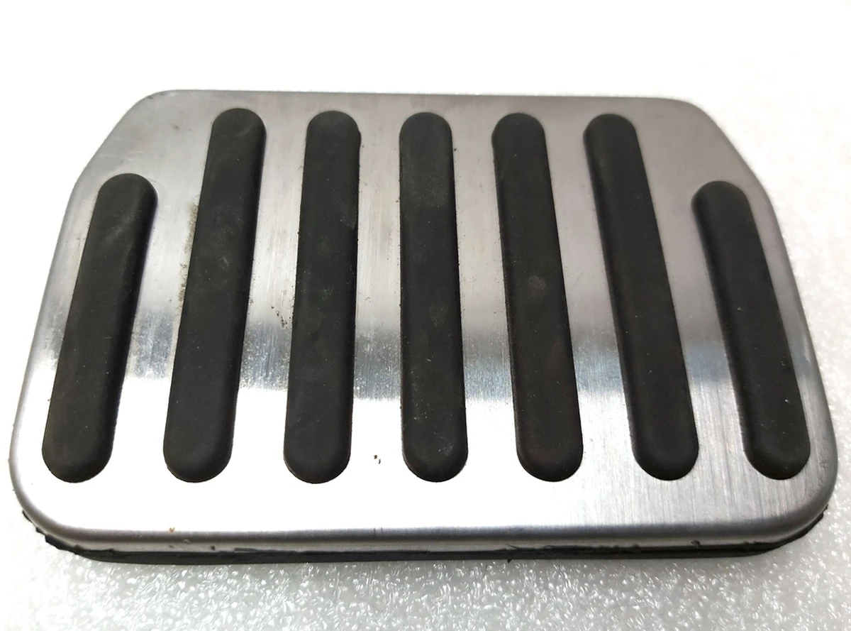 1 Накладка педалі гальма (алюмінієва) PERFORMANCE Tesla model 3 1044691-00-D