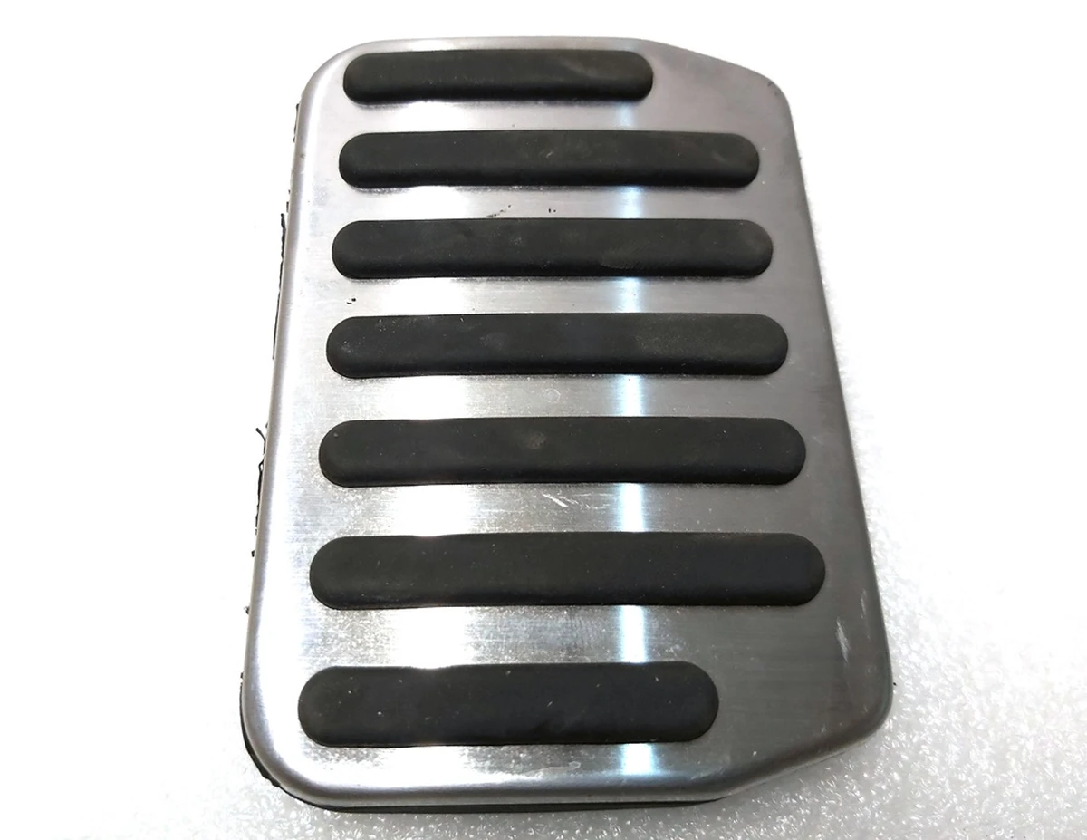 1 Накладка педалі гальма (алюмінієва) PERFORMANCE Tesla model 3 1044691-00-D