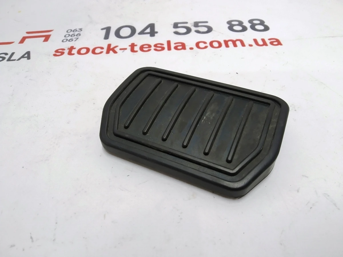 1 Накладка гумова педалі гальма Tesla Model 3, Model 3 Jan 2024 1044691-00-D
