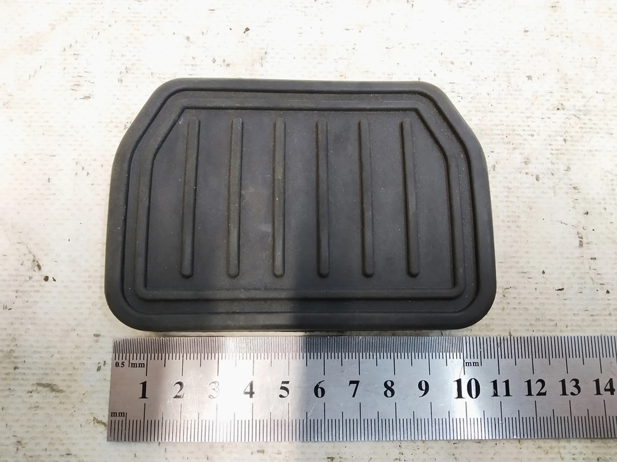 8 Накладка гумова педалі гальма BASE Tesla Model 3, Model Y 1044693-00-A