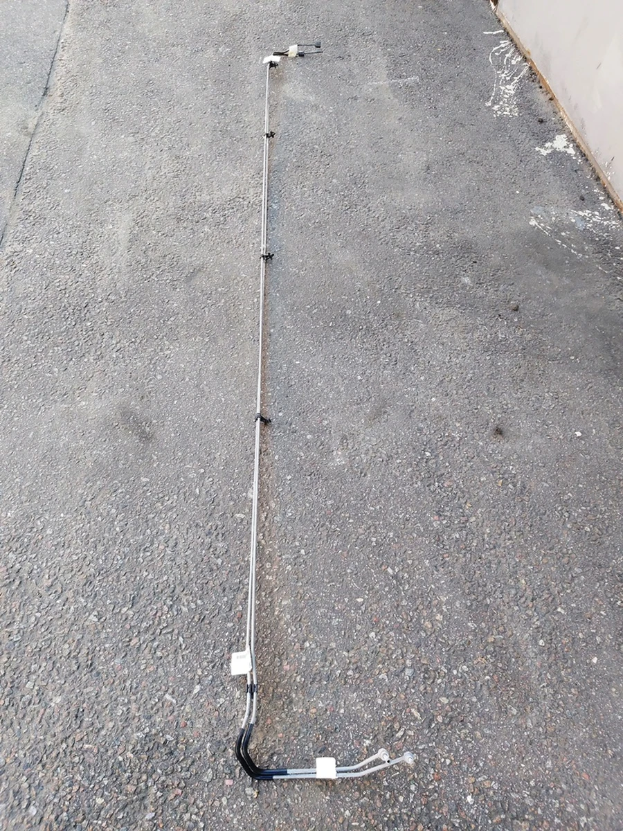 3 Гальмівні трубки лівого порогу (ліва та права в зборі) Tesla model 3 1044713-00-D