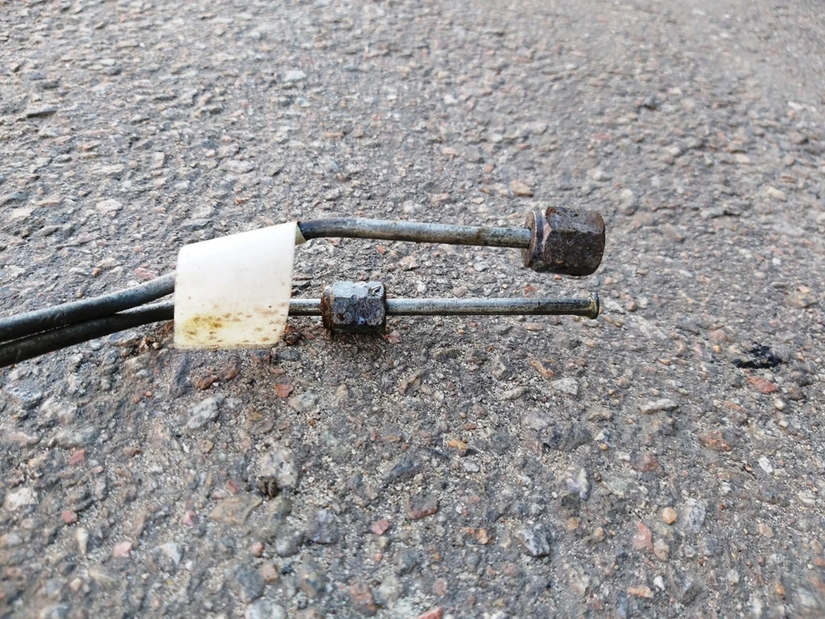 3 Гальмівні трубки лівого порогу (ліва та права в зборі) Tesla model 3 1044713-00-D